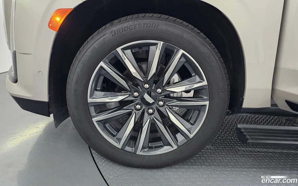 Cadillac Escalade 6.2 ESV 2023 — thumbnail 2