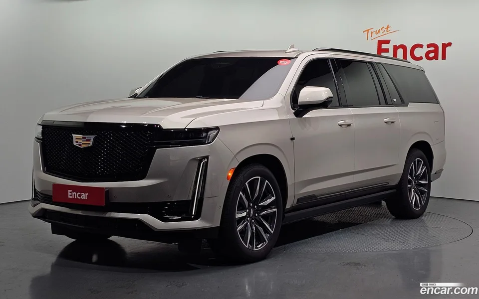 Cadillac Escalade 6.2 ESV 2023 — photo 1, buy with delivery to Moscow