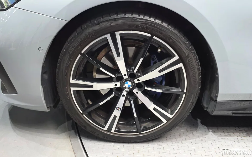 BMW 5 Series 530i xDrive M 2024 — thumbnail 2