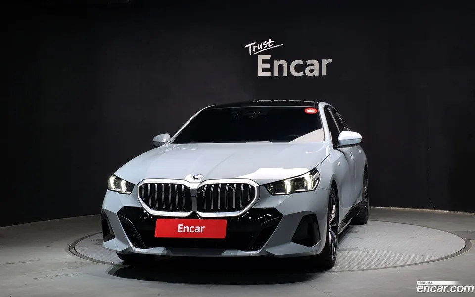 BMW 5 Series 530i xDrive M 2024 — thumbnail 3