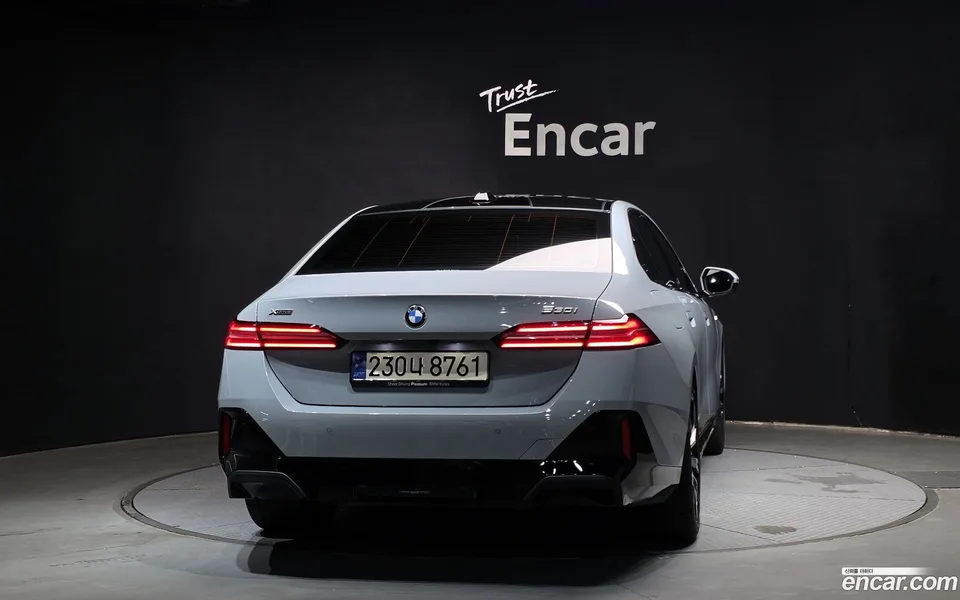 BMW 5 Series 530i xDrive M 2024 — thumbnail 4