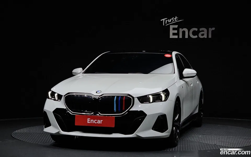 BMW 5 Series 530i xDrive M 2024 — thumbnail 3