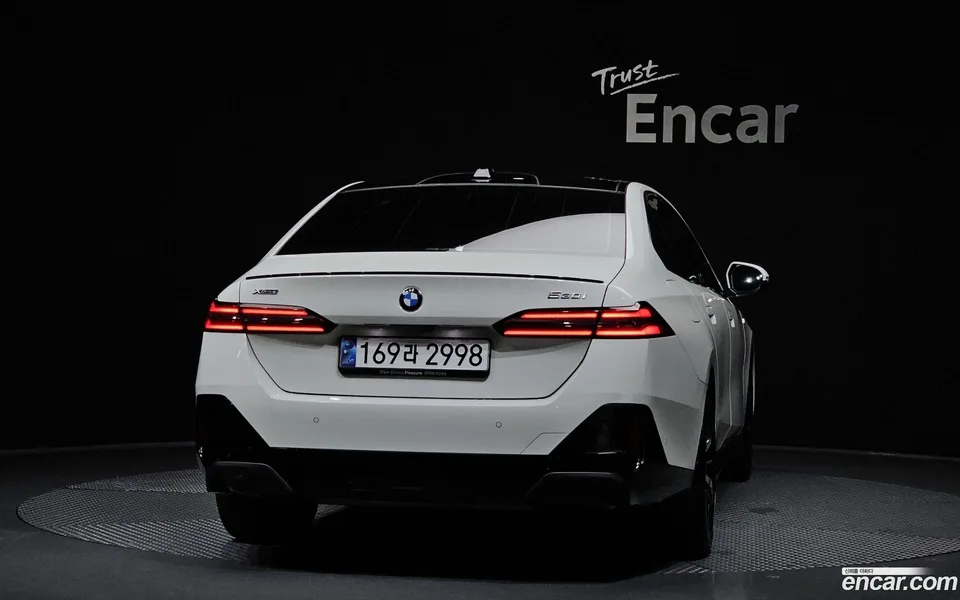 BMW 5 Series 530i xDrive M 2024 — thumbnail 4