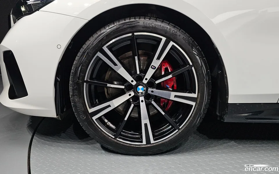 BMW 5 Series 530i xDrive M 2024 — thumbnail 5