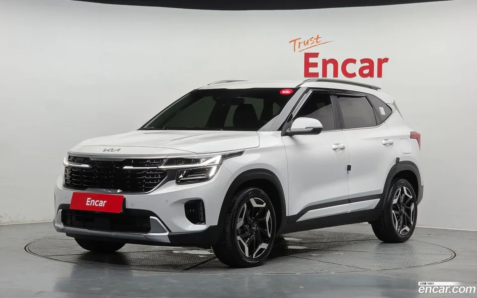 Kia Seltos 1.6 4WD 2023 — photo 1, buy with delivery to Moscow