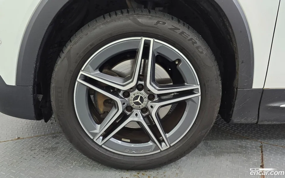 Mercedes-Benz GLB-Class GLB250 4MATIC 2022 — thumbnail 2