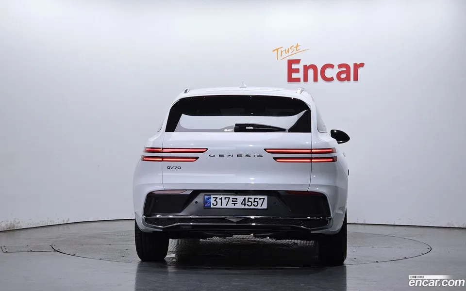 Genesis GV70 2.5T 2WD 2025 — thumbnail 4