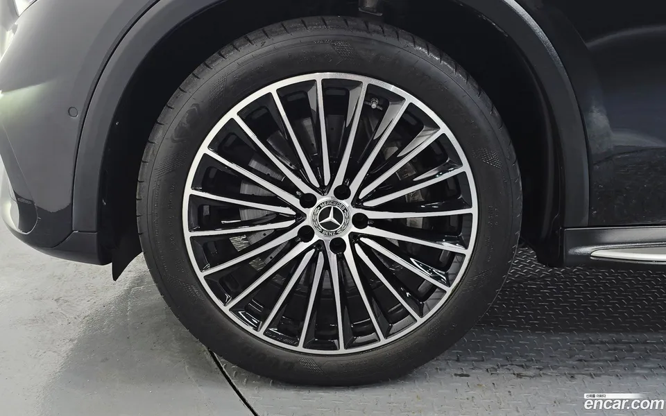 Mercedes-Benz GLC-Class GLC300 4MATIC AMG Line 2024 — thumbnail 2