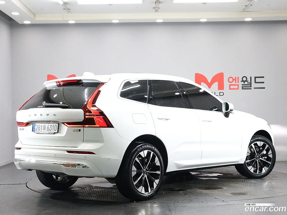 Volvo XC60 B5 2025 — thumbnail 4