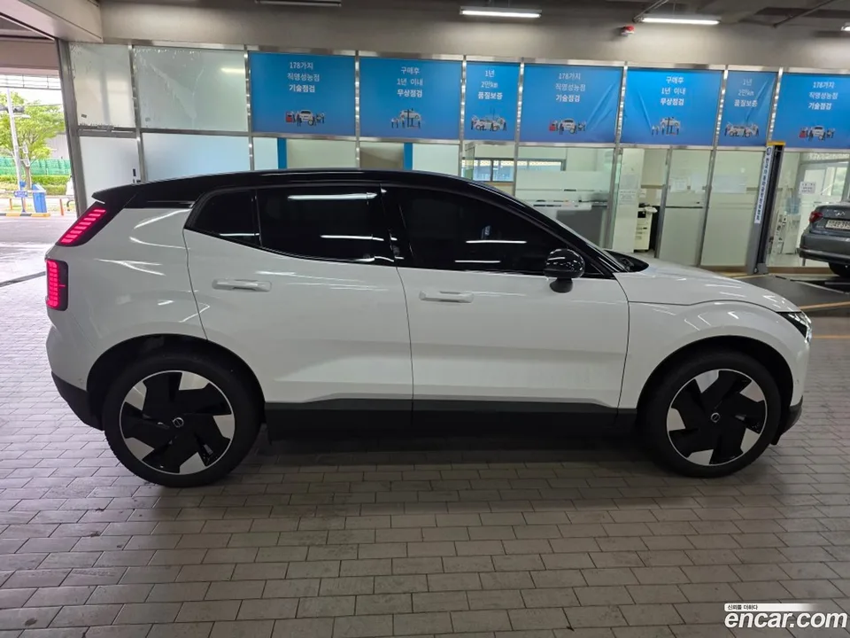 Volvo EX30 2025 — thumbnail 2