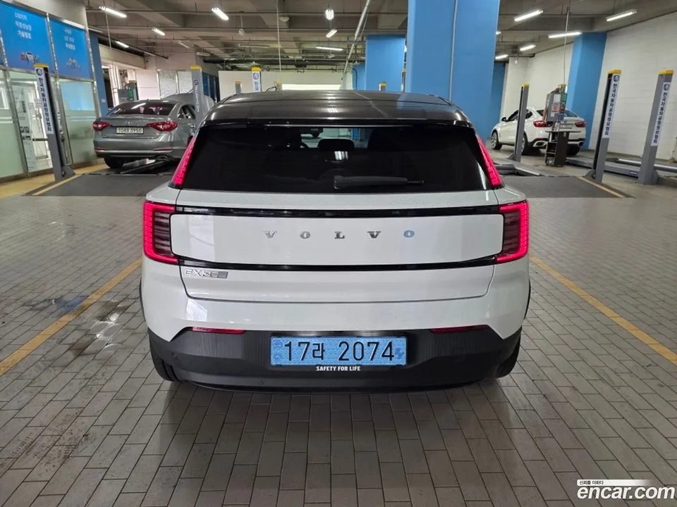 Volvo EX30 2025 — thumbnail 3