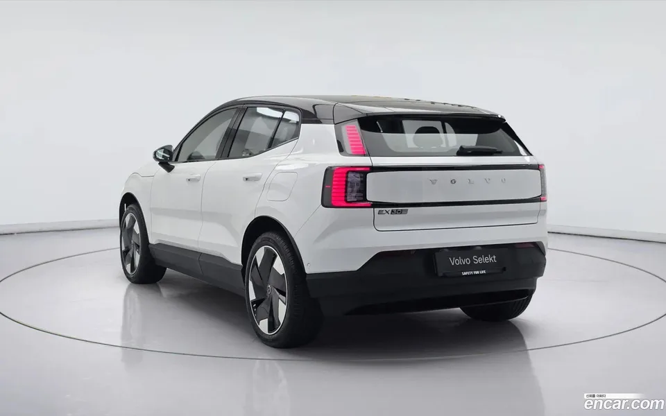 Volvo EX30 2025 — thumbnail 4