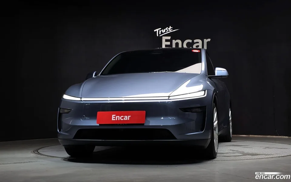 Tesla Model Y AWD 2025 — thumbnail 3
