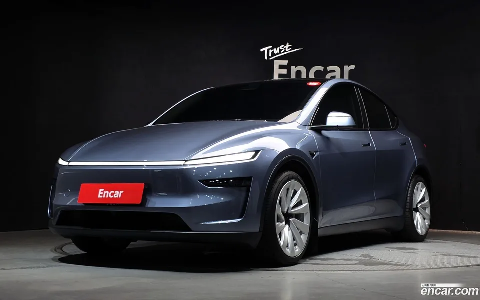Tesla Model Y AWD 2025 — photo 1, buy with delivery to Moscow