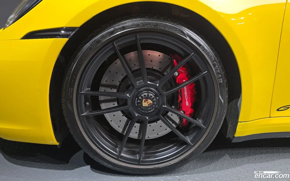Porsche 911 (992) 4 GTS 2023 — thumbnail 2