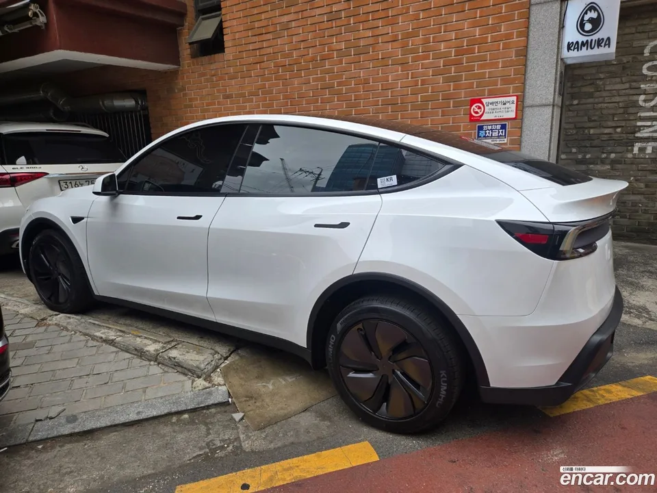 Tesla Model Y RWD 2026 — thumbnail 3