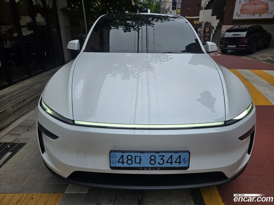 Tesla Model Y RWD 2026 — photo 1, buy with delivery to Moscow
