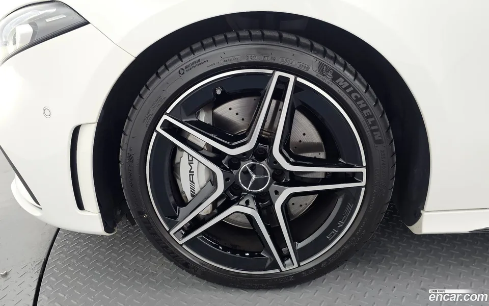 Mercedes-Benz A-Class AMG A35 4MATIC 2022 — thumbnail 5