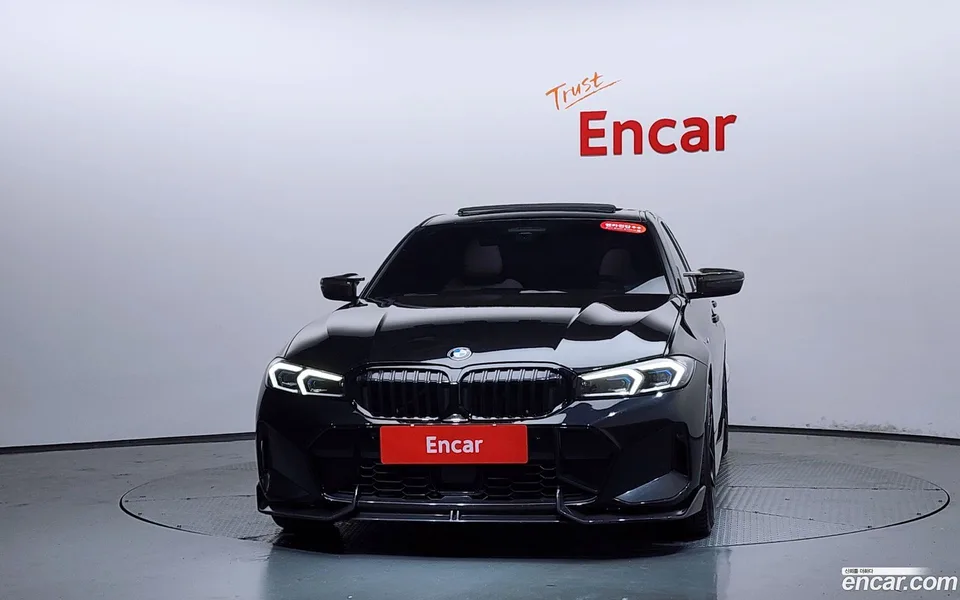 BMW 3 Series 320i M 2023 — thumbnail 3