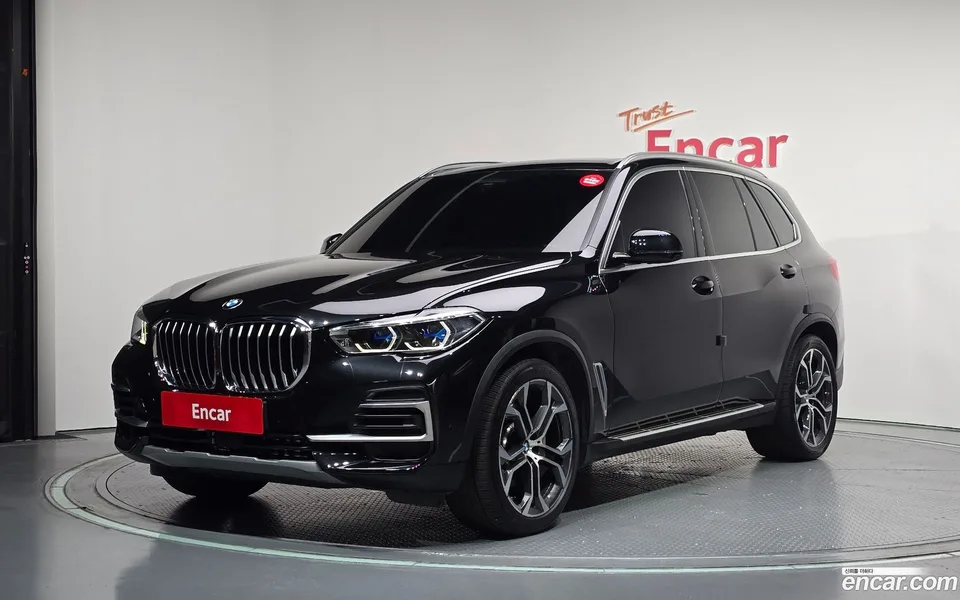 BMW X5 xDrive 40i xLine 2022 — photo 1, buy with delivery to Moscow