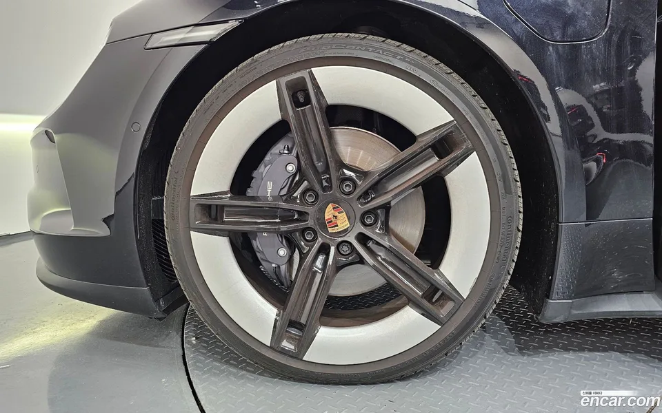 Porsche Taycan 2024 — thumbnail 2