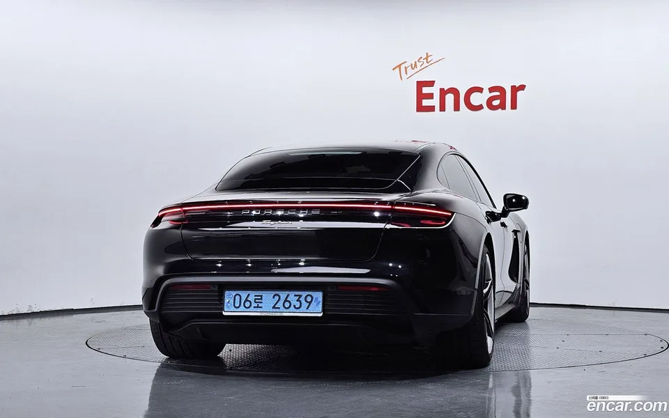 Porsche Taycan 2024 — thumbnail 4