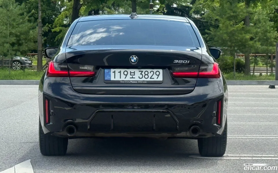 BMW 3 Series 320i M 2024 — thumbnail 4