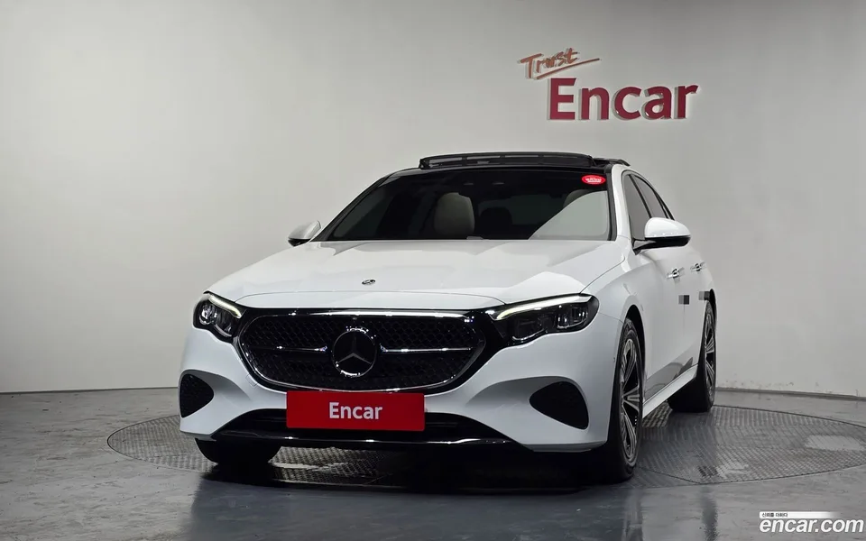 Mercedes-Benz E-Class E200 2025 — thumbnail 3