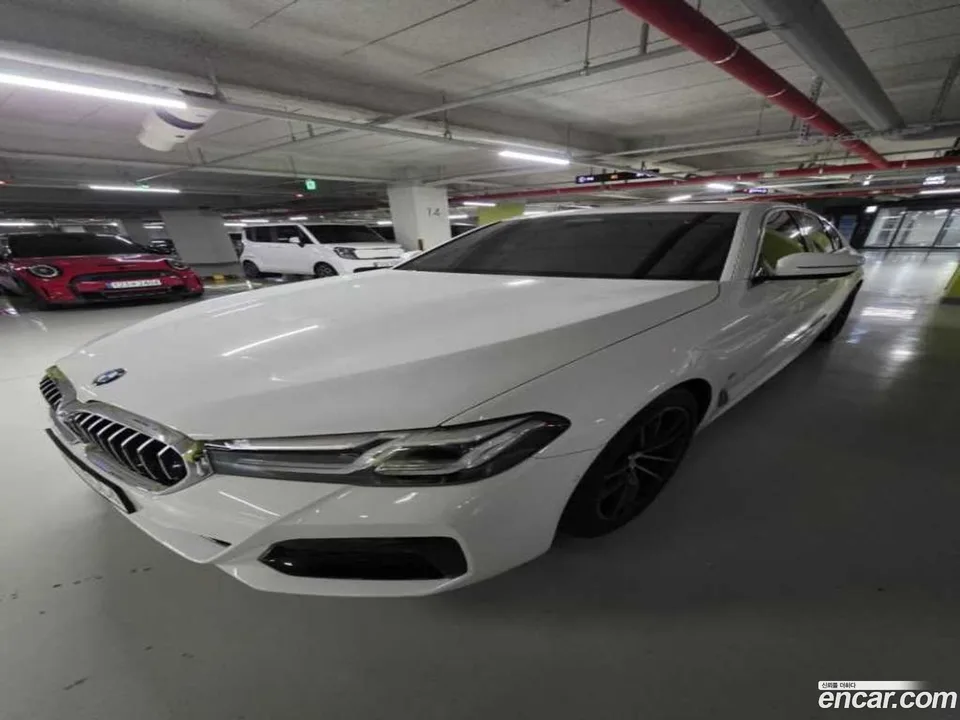 BMW 5 Series 520i M 2022 — thumbnail 3