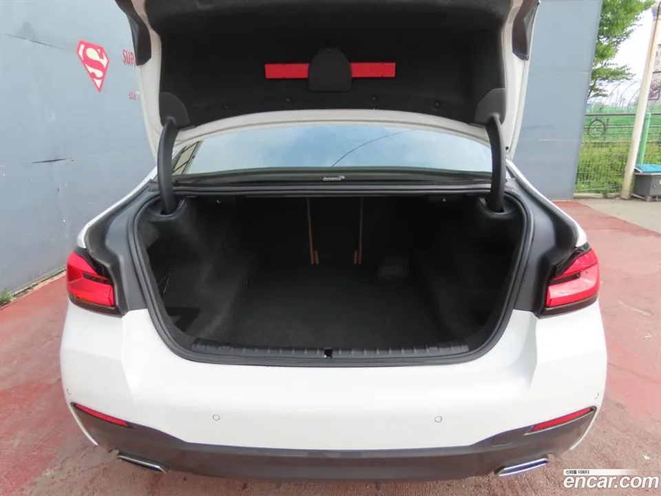 BMW 5 Series 520i M 2022 — thumbnail 5