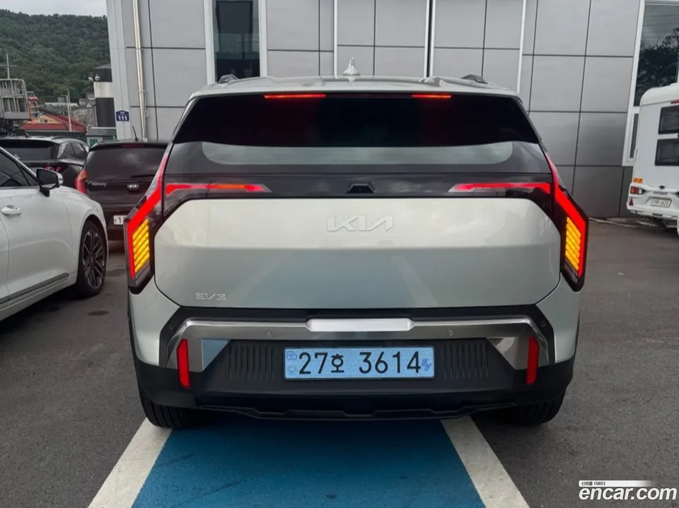 Kia EV3 2WD 2026 — thumbnail 2