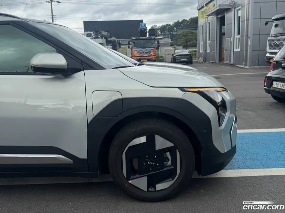 Kia EV3 2WD 2026 — thumbnail 3
