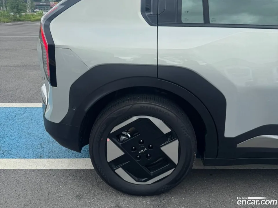 Kia EV3 2WD 2026 — thumbnail 4