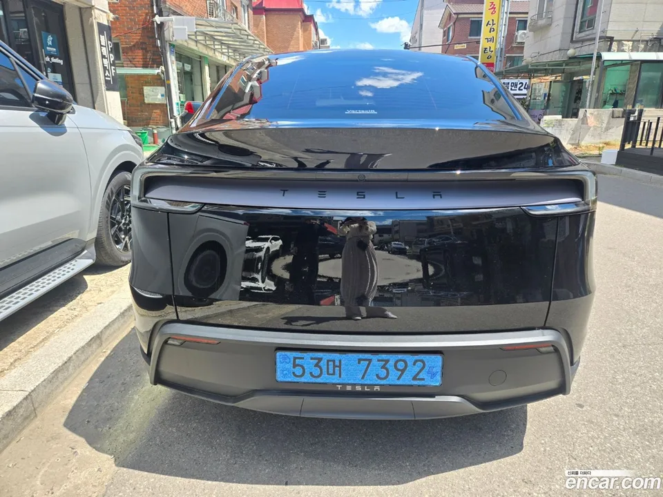 Tesla Model Y RWD 2026 — thumbnail 3
