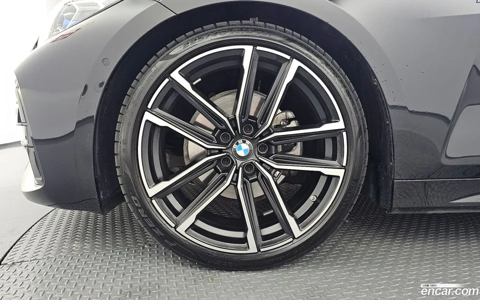 BMW 4 Series 420i M 2023 — thumbnail 5