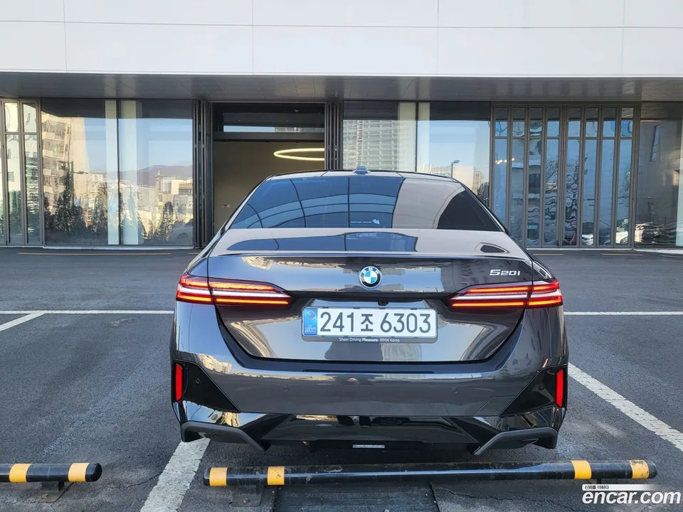 BMW 5 Series 520i M 2026 — thumbnail 2