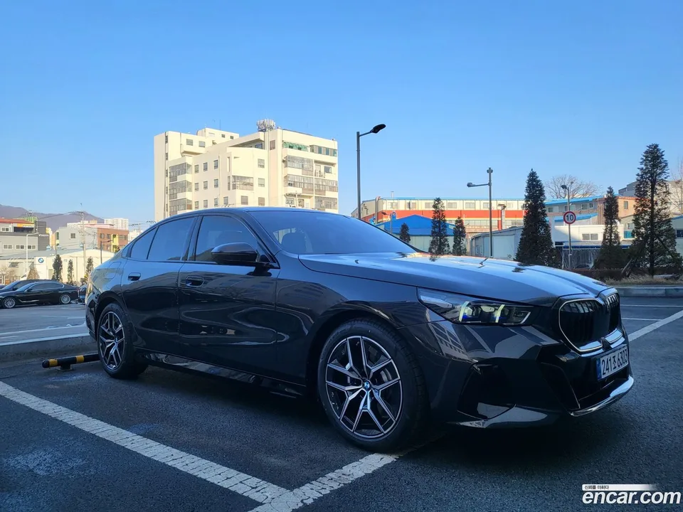 BMW 5 Series 520i M 2026 — thumbnail 3