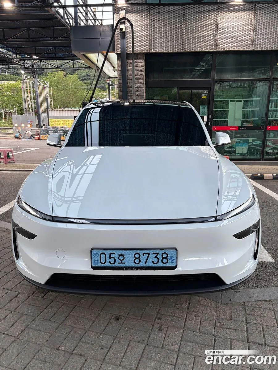 Tesla Model Y RWD 2026 — thumbnail 3