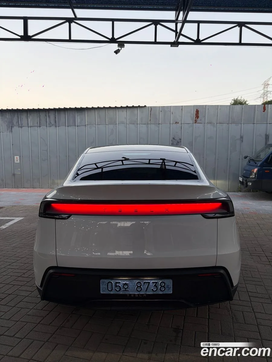 Tesla Model Y RWD 2026 — thumbnail 4