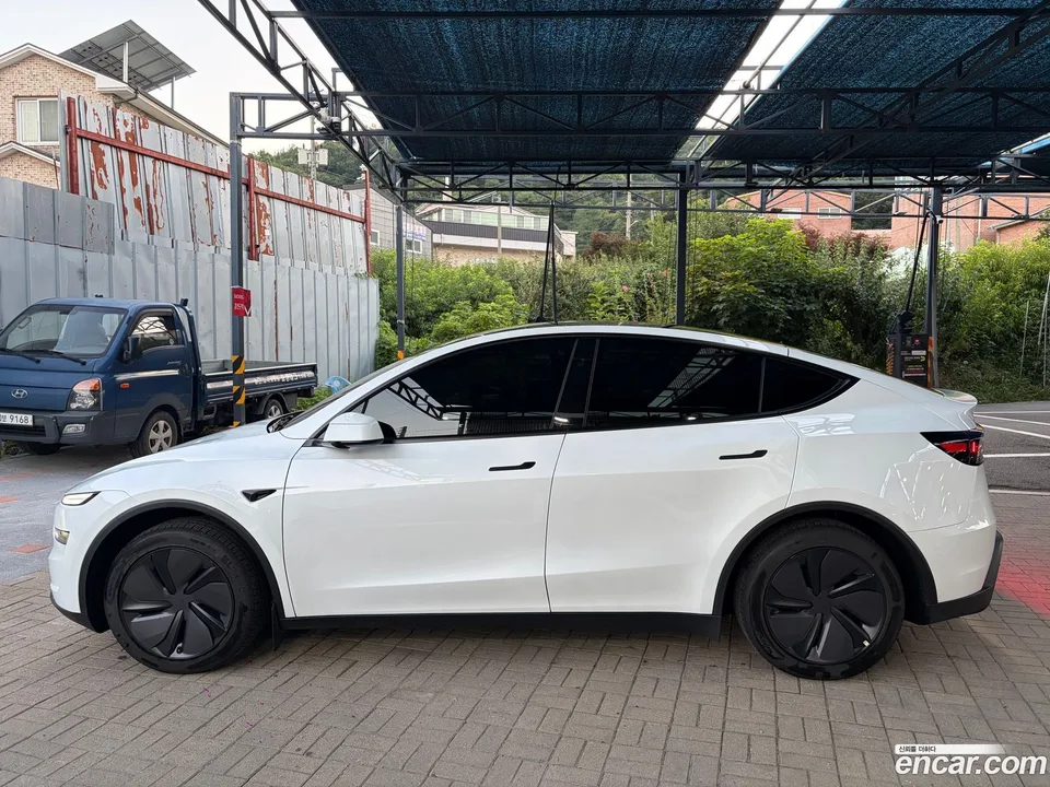 Tesla Model Y RWD 2026 — photo 1, buy with delivery to Moscow