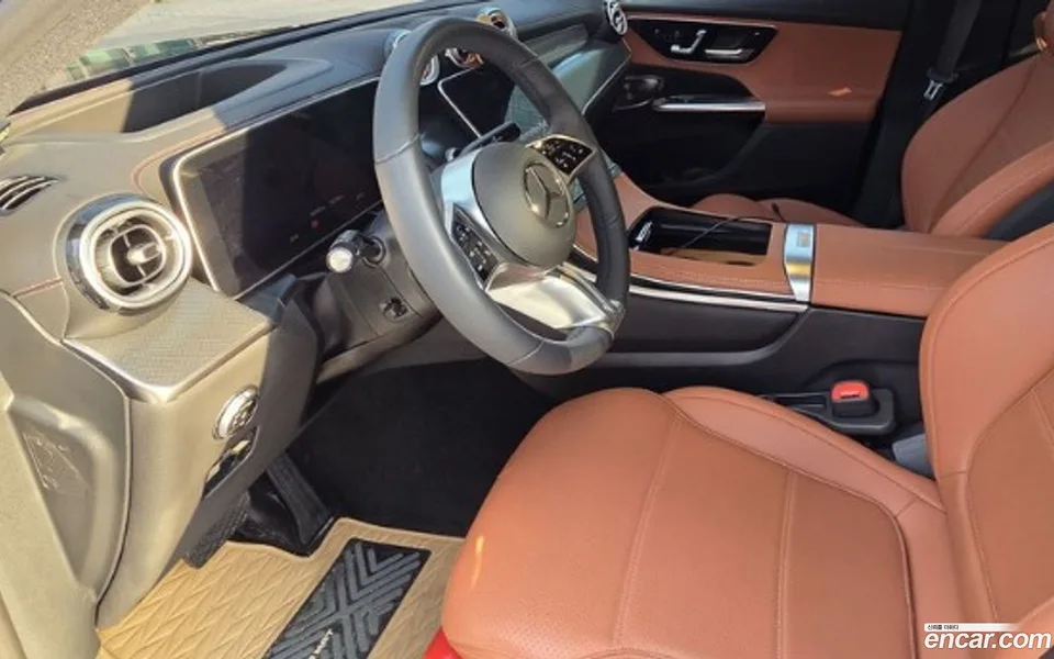 Mercedes-Benz GLC-Class GLC300 4MATIC 2025 — thumbnail 2