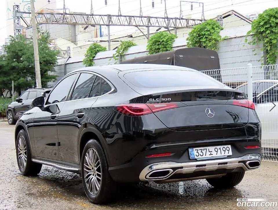 Mercedes-Benz GLC-Class GLC300 4MATIC 2025 — thumbnail 3