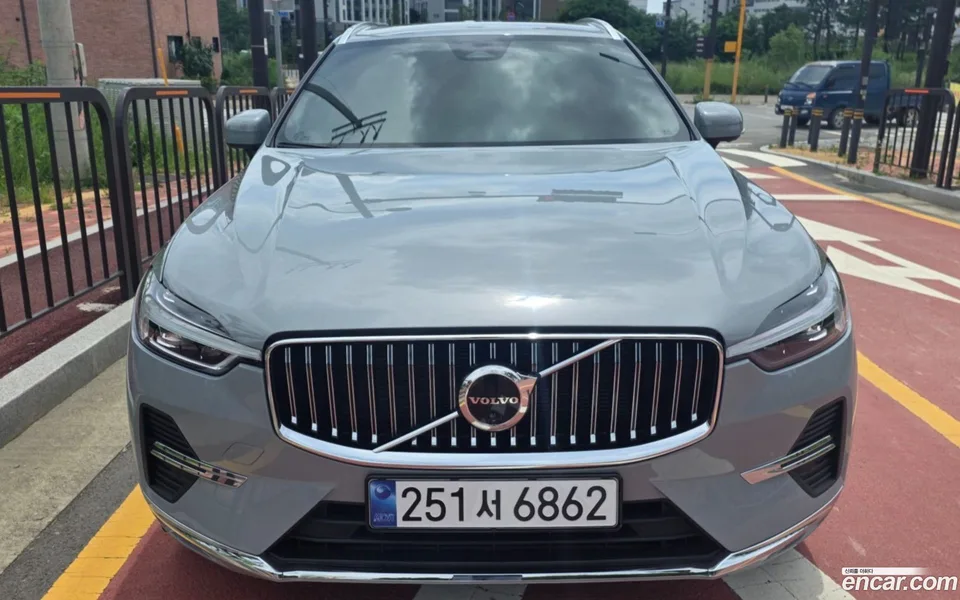 Volvo XC60 B5 2023 — thumbnail 3