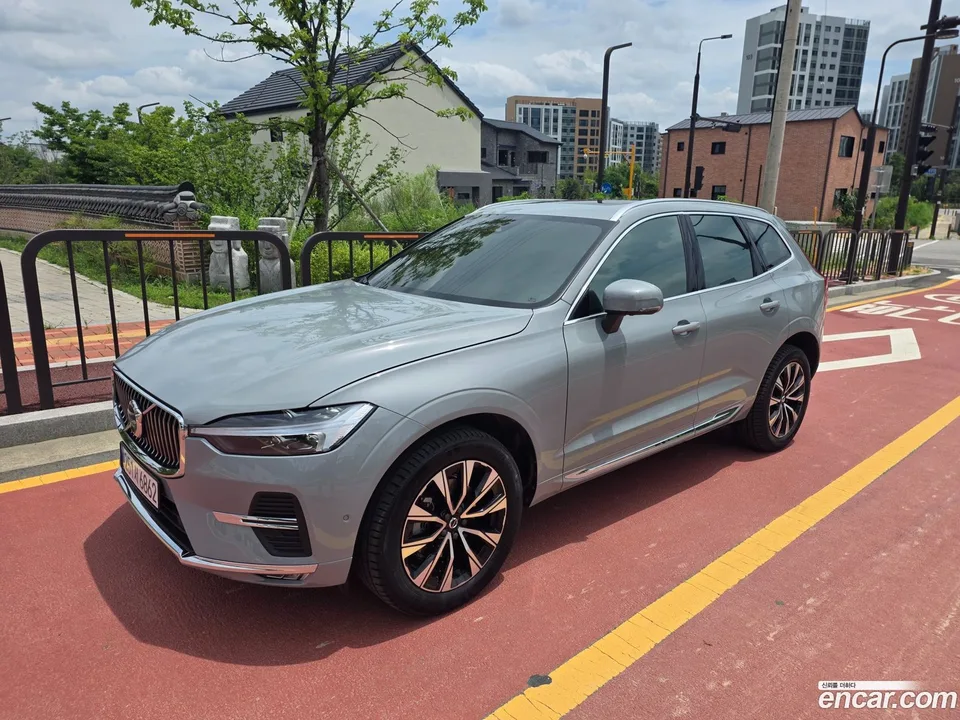 Volvo XC60 B5 2023 — photo 1, buy with delivery to Moscow