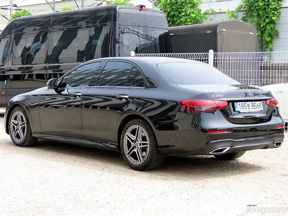 Mercedes-Benz E-Class E250 AMG Line 2023 — thumbnail 3