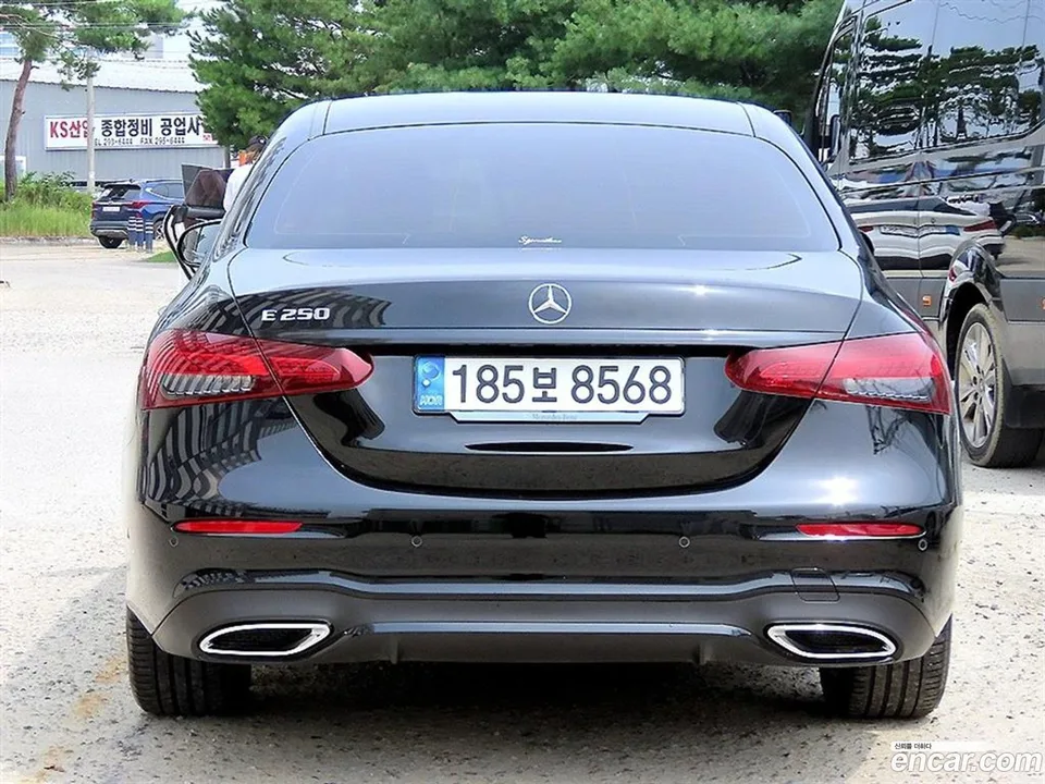 Mercedes-Benz E-Class E250 AMG Line 2023 — thumbnail 4