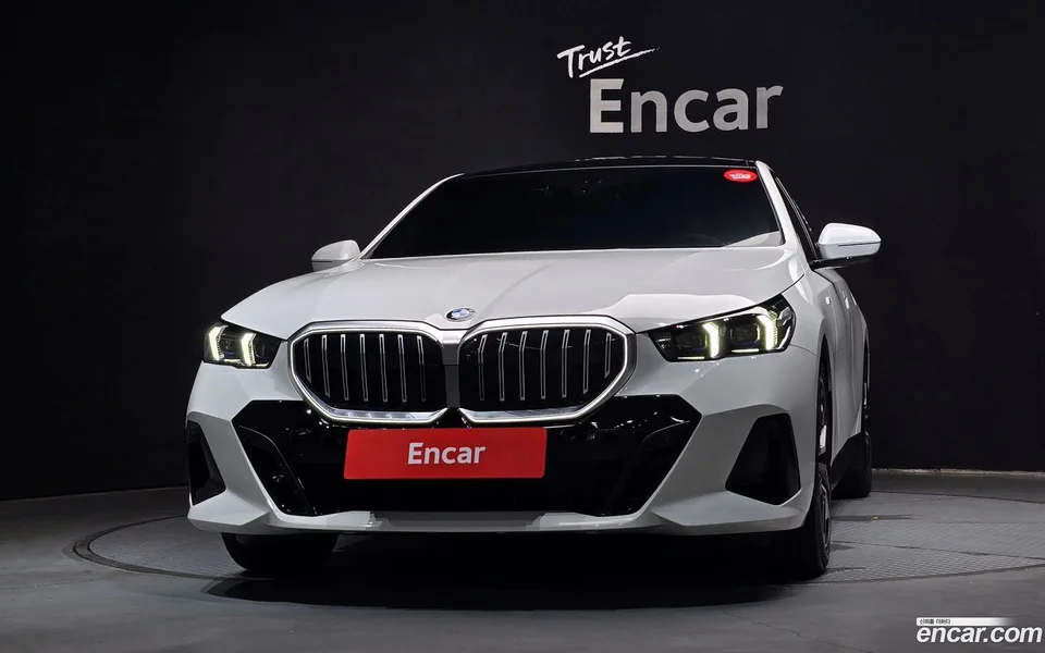 BMW 5 Series 520i M 2025 — thumbnail 3
