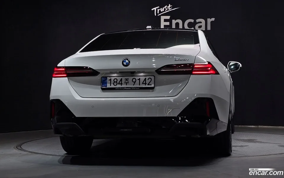 BMW 5 Series 520i M 2025 — thumbnail 4