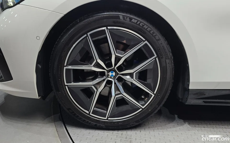 BMW 5 Series 520i M 2025 — thumbnail 5