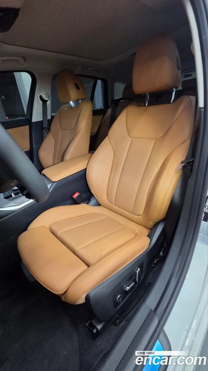 BMW 3 Series 320i 2025 — thumbnail 2